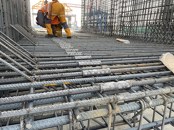 冷挤压钢筋套筒施工现场-4.jpg