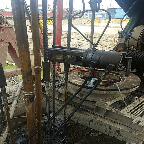 冷挤压钢筋套筒施工现场-1.jpg